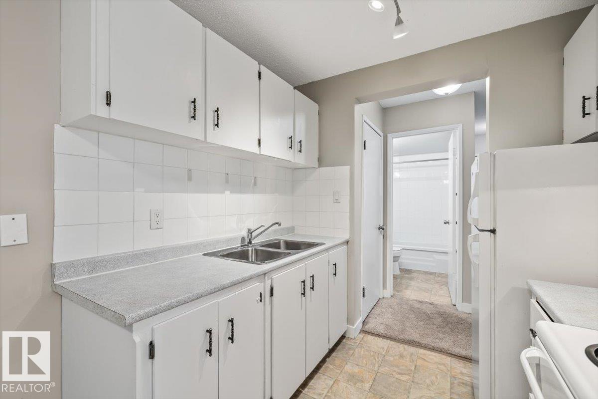 #306 10330 113 ST NW - 4
