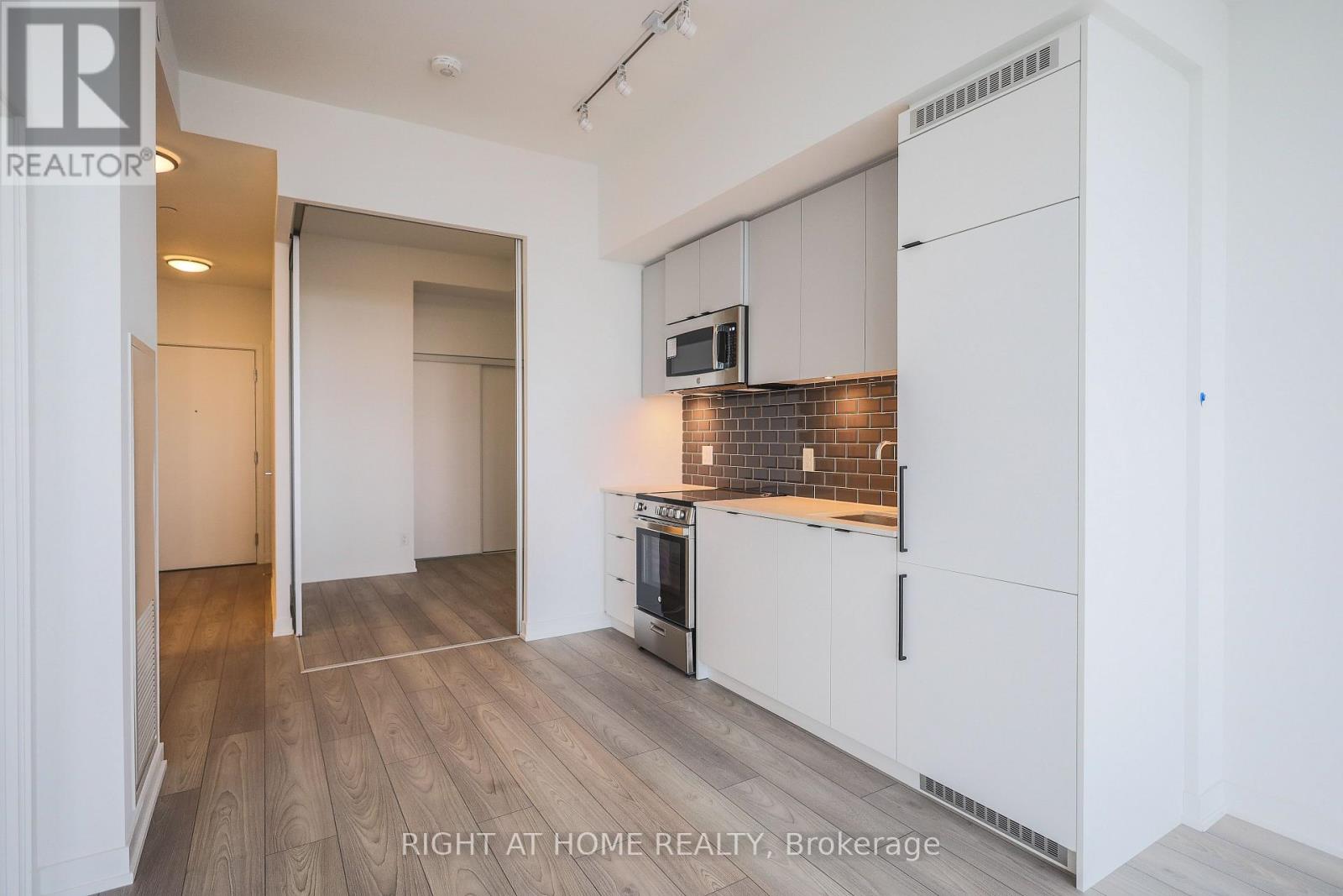 #1209 285 DUFFERIN STREET - 10