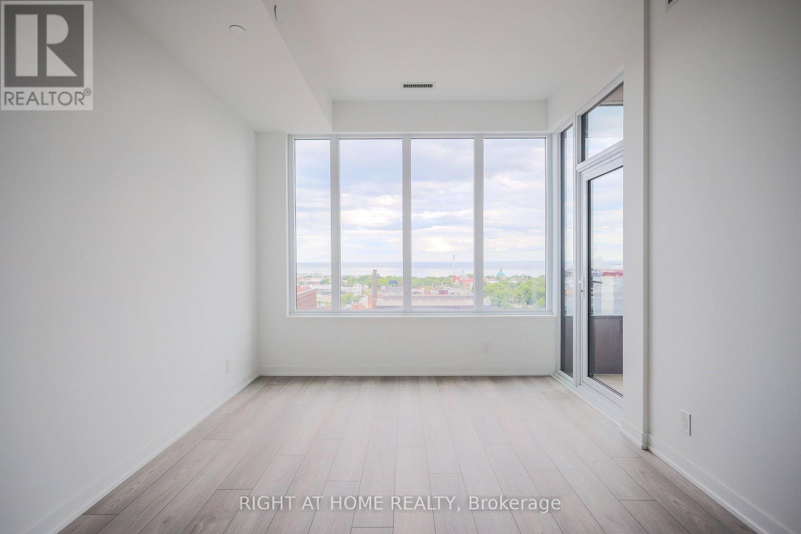 #1209 285 DUFFERIN STREET - 11