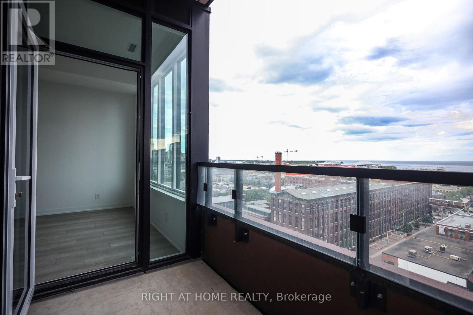 #1209 285 DUFFERIN STREET - 20