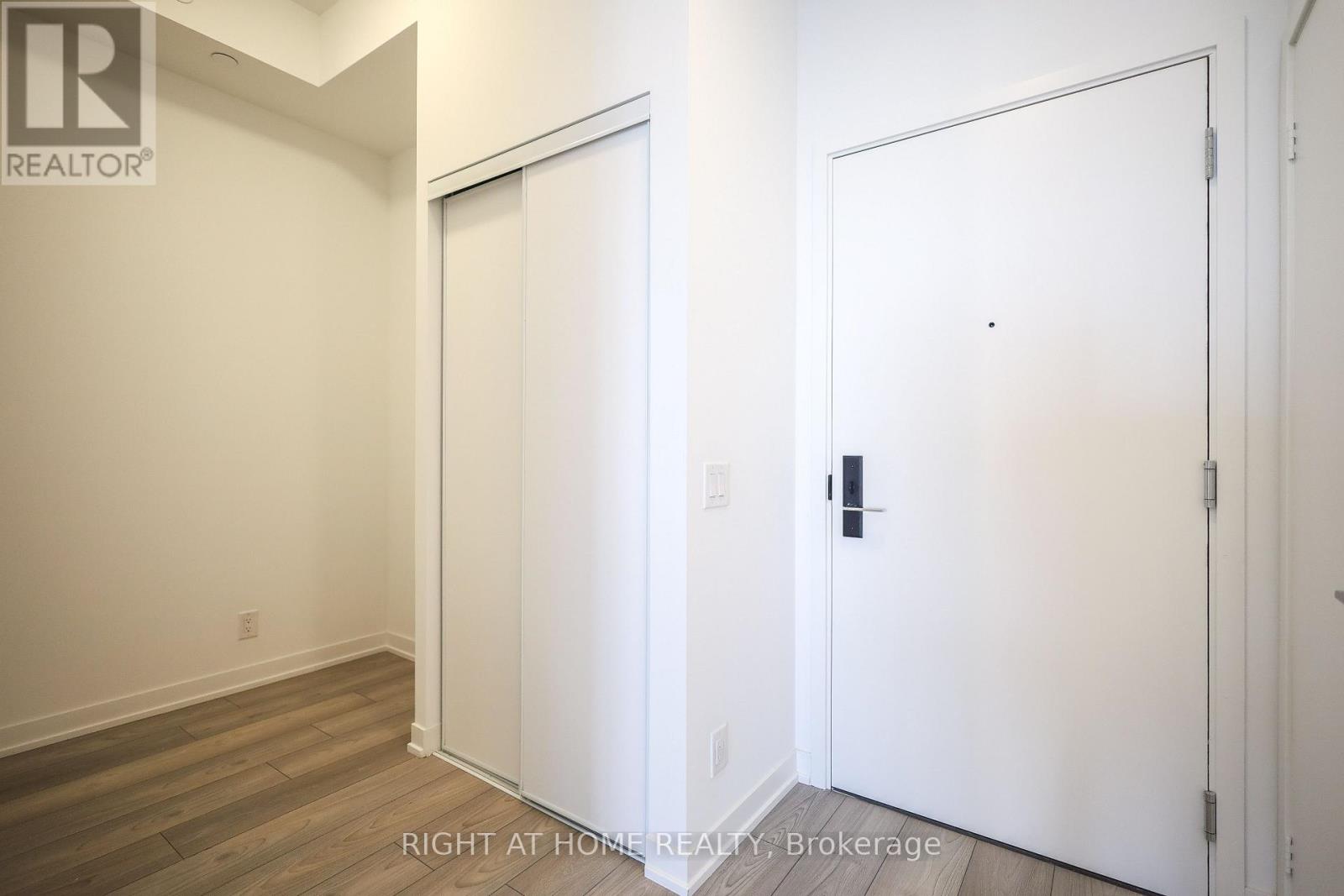 #1209 285 DUFFERIN STREET - 6