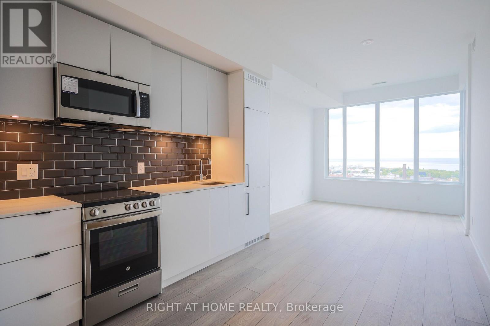 #1209 285 DUFFERIN STREET - 8