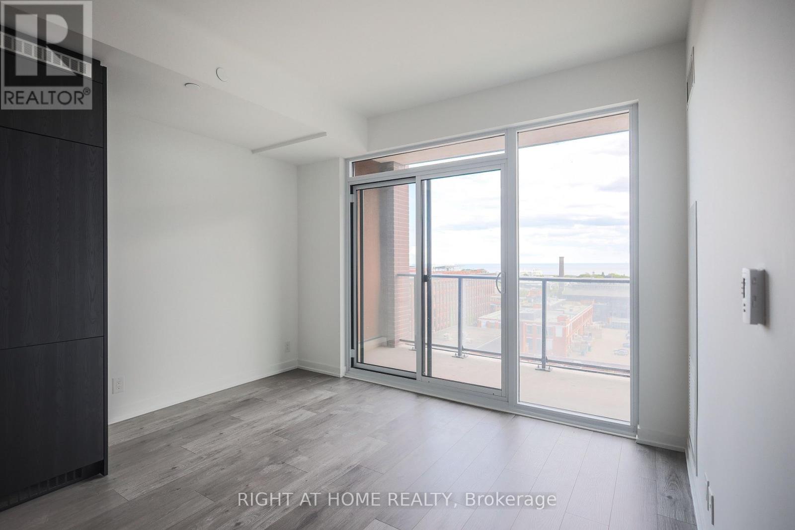 #917 285 DUFFERIN STREET - 12