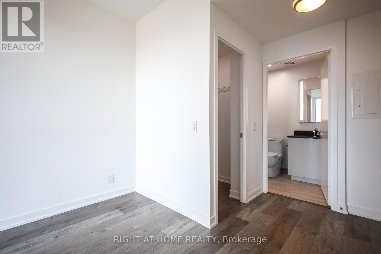 #917 285 DUFFERIN STREET - 16