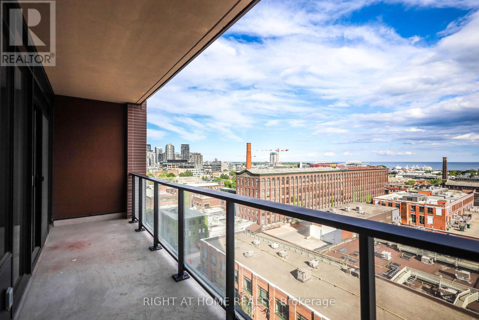 #917 285 DUFFERIN STREET - 21