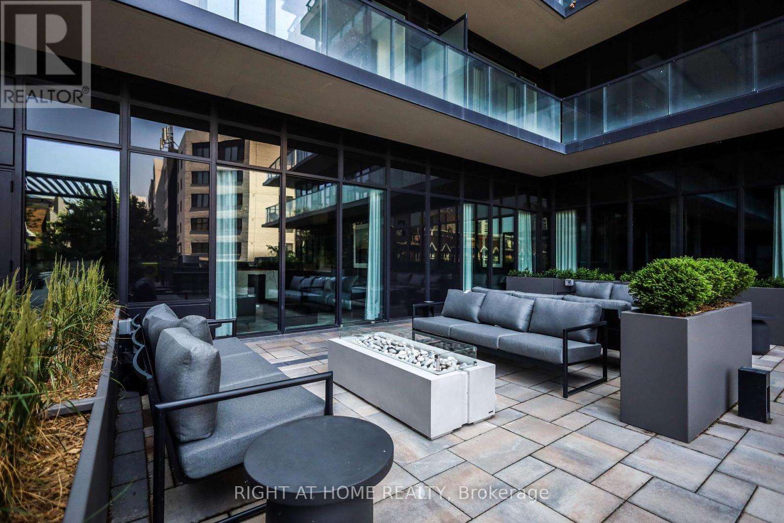 #917 285 DUFFERIN STREET - 39