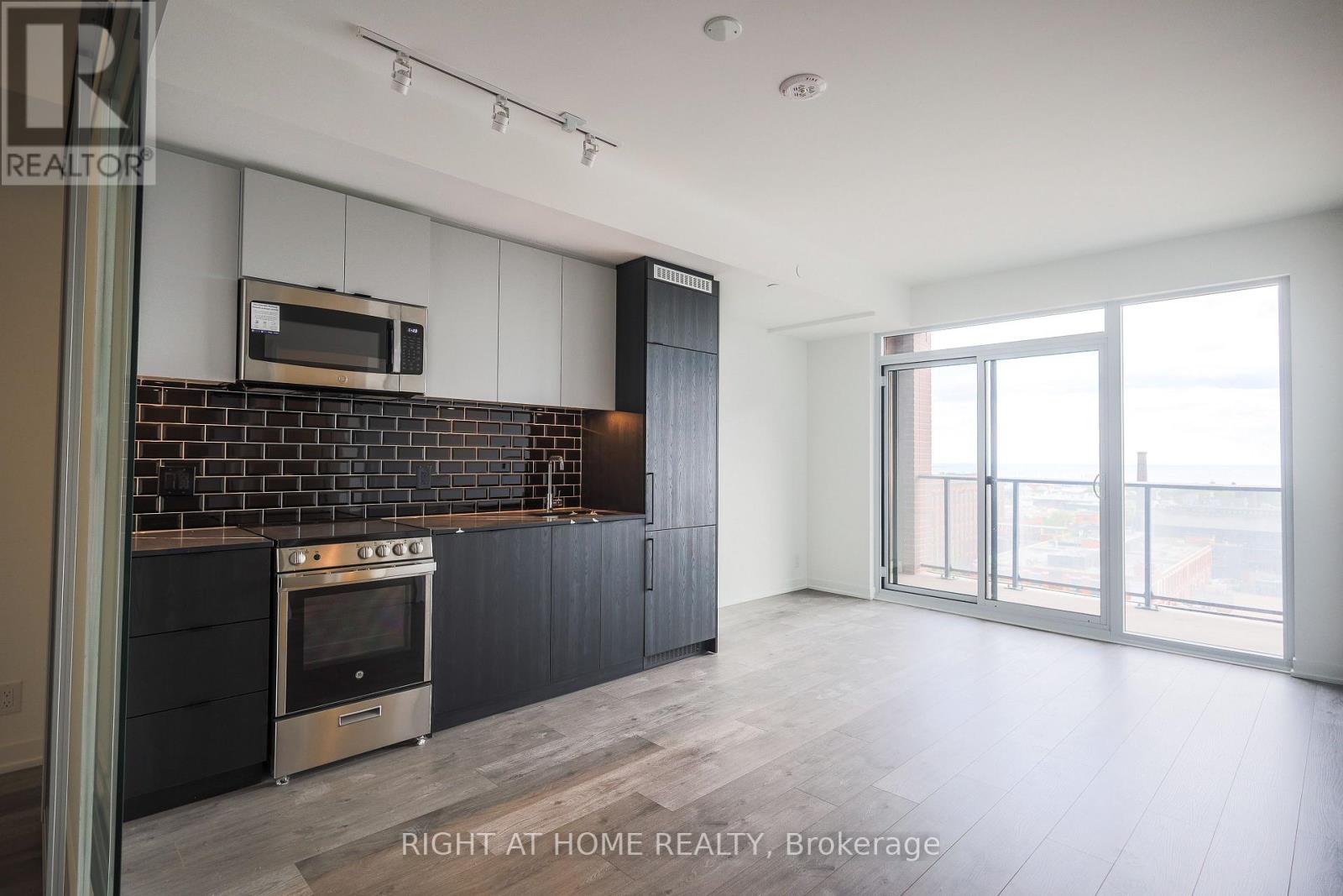 #917 285 DUFFERIN STREET - 8