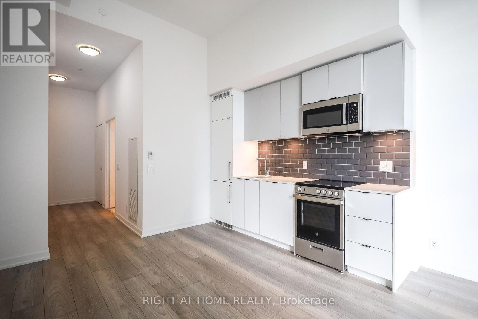 #704 285 DUFFERIN STREET - 10
