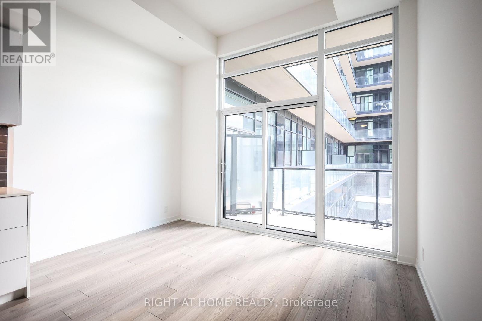 #704 285 DUFFERIN STREET - 13