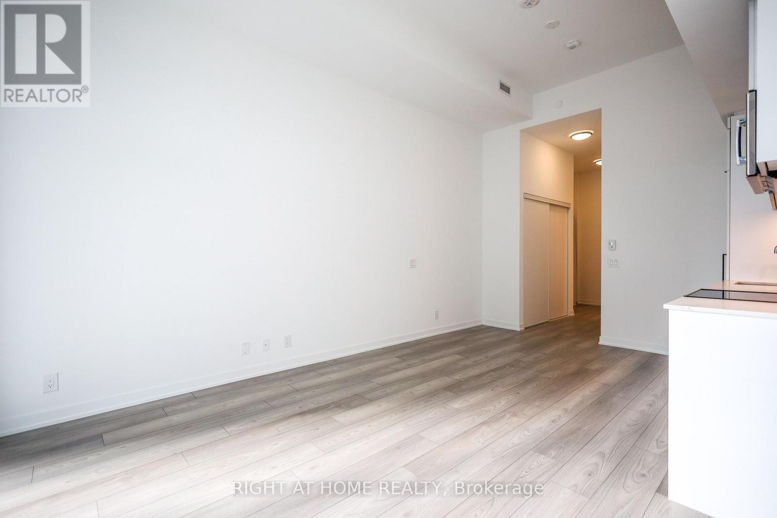 #704 285 DUFFERIN STREET - 14