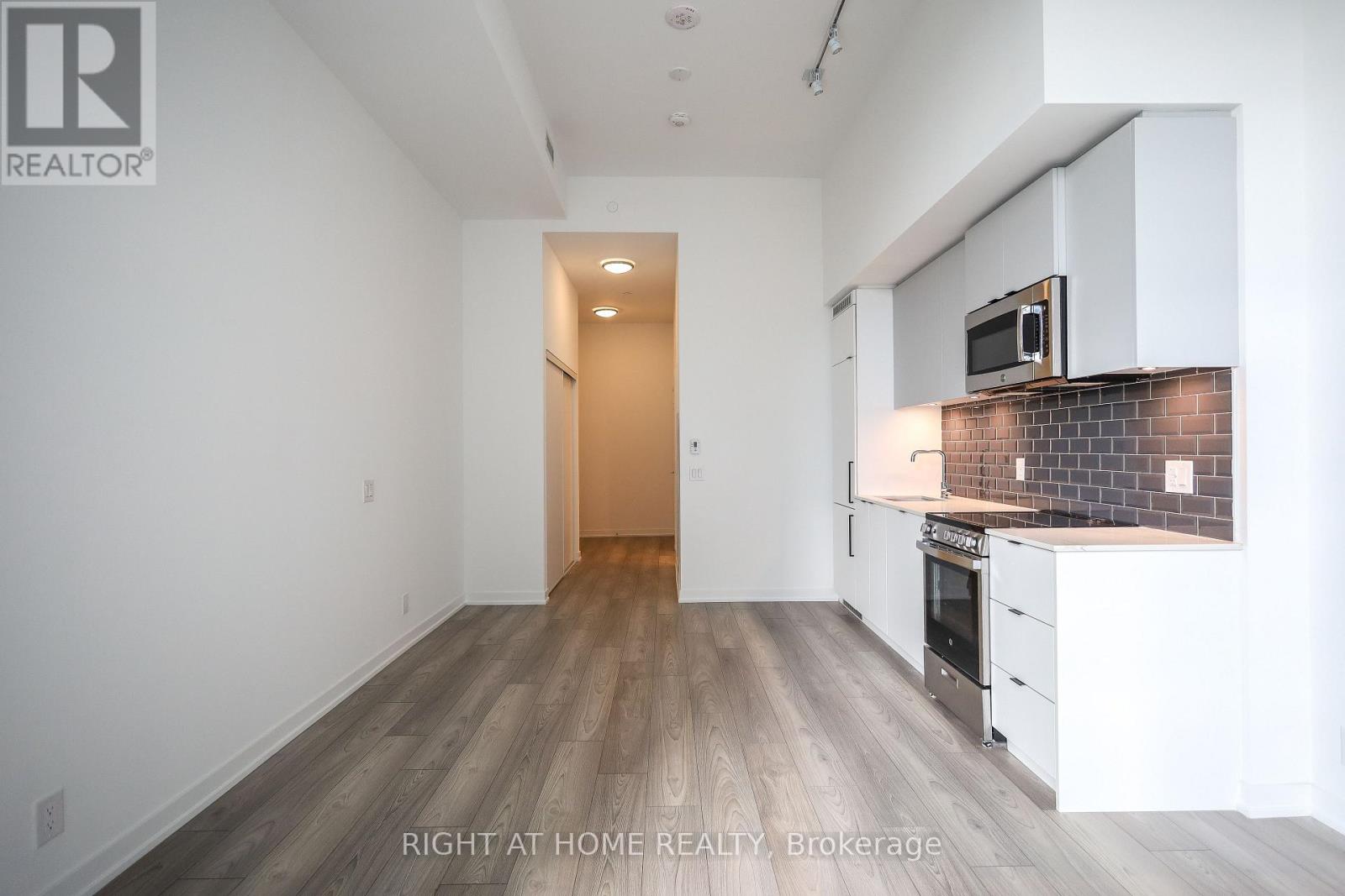 #704 285 DUFFERIN STREET - 15
