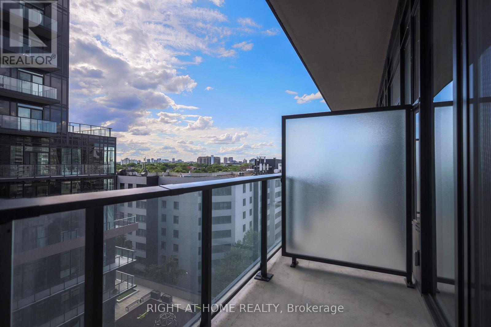 #704 285 DUFFERIN STREET - 18
