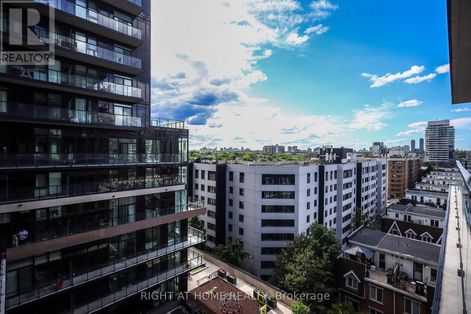 #704 285 DUFFERIN STREET - 21