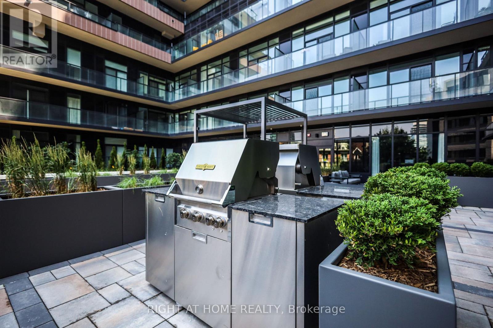 #704 285 DUFFERIN STREET - 36