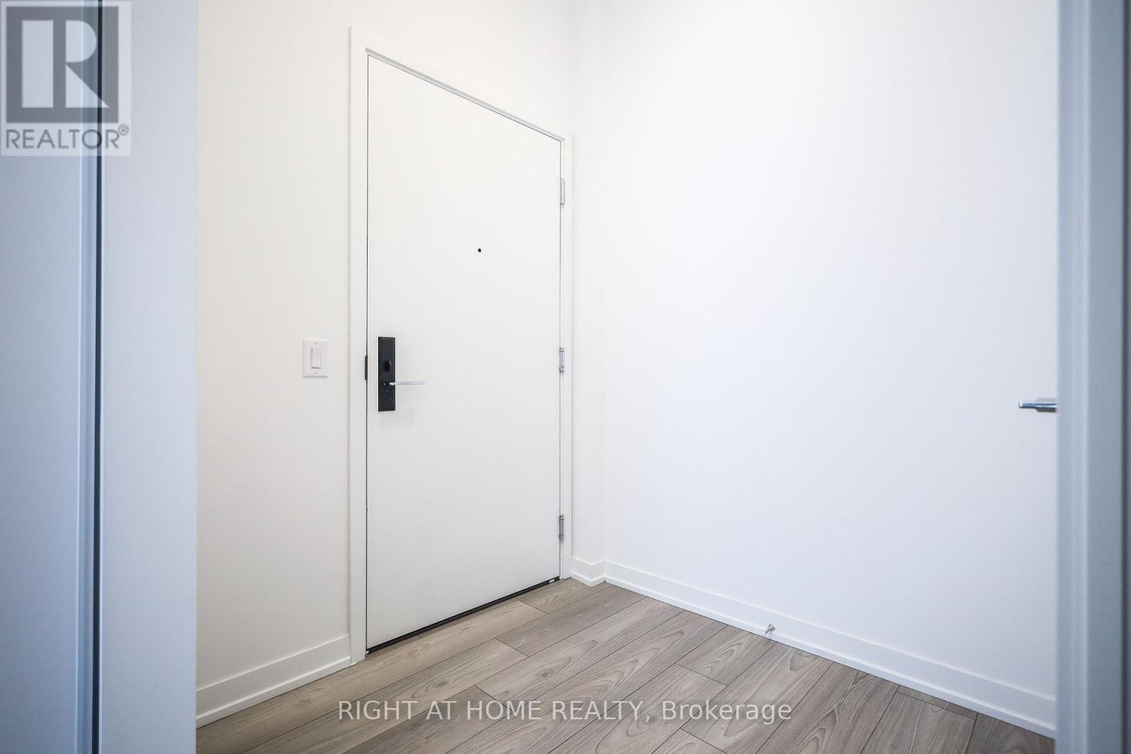 #704 285 DUFFERIN STREET - 6