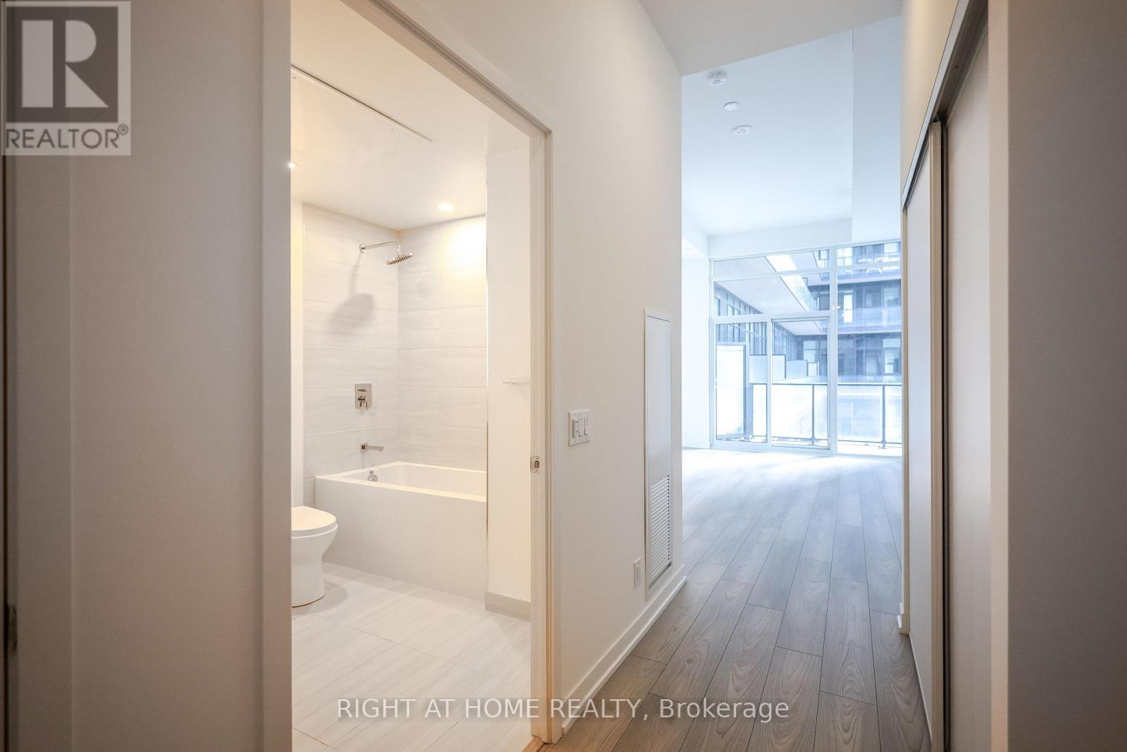 #704 285 DUFFERIN STREET - 7