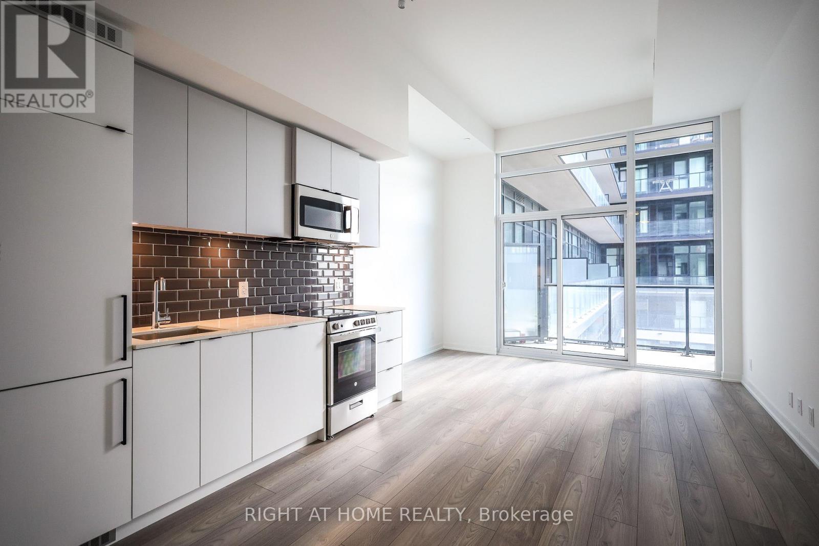 #704 285 DUFFERIN STREET - 8
