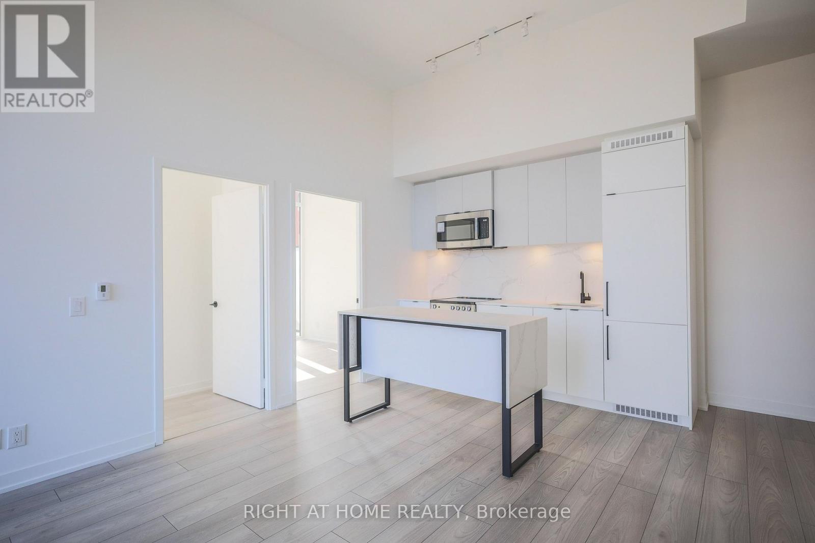 #220 285 DUFFERIN STREET - 10