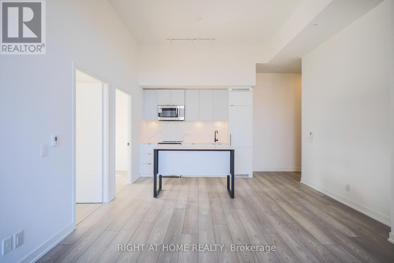 #220 285 DUFFERIN STREET - 11