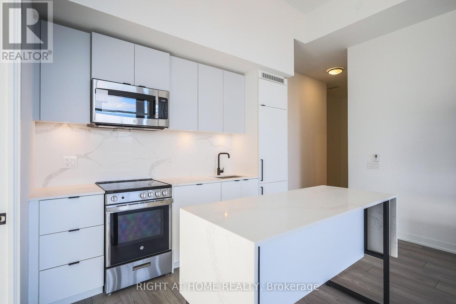 #220 285 DUFFERIN STREET - 12