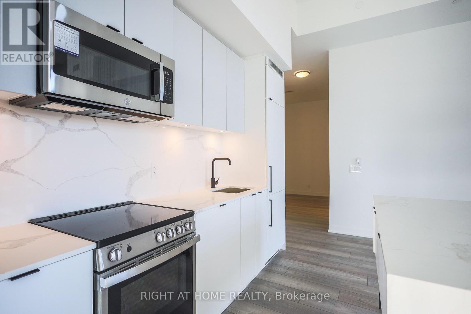 #220 285 DUFFERIN STREET - 13