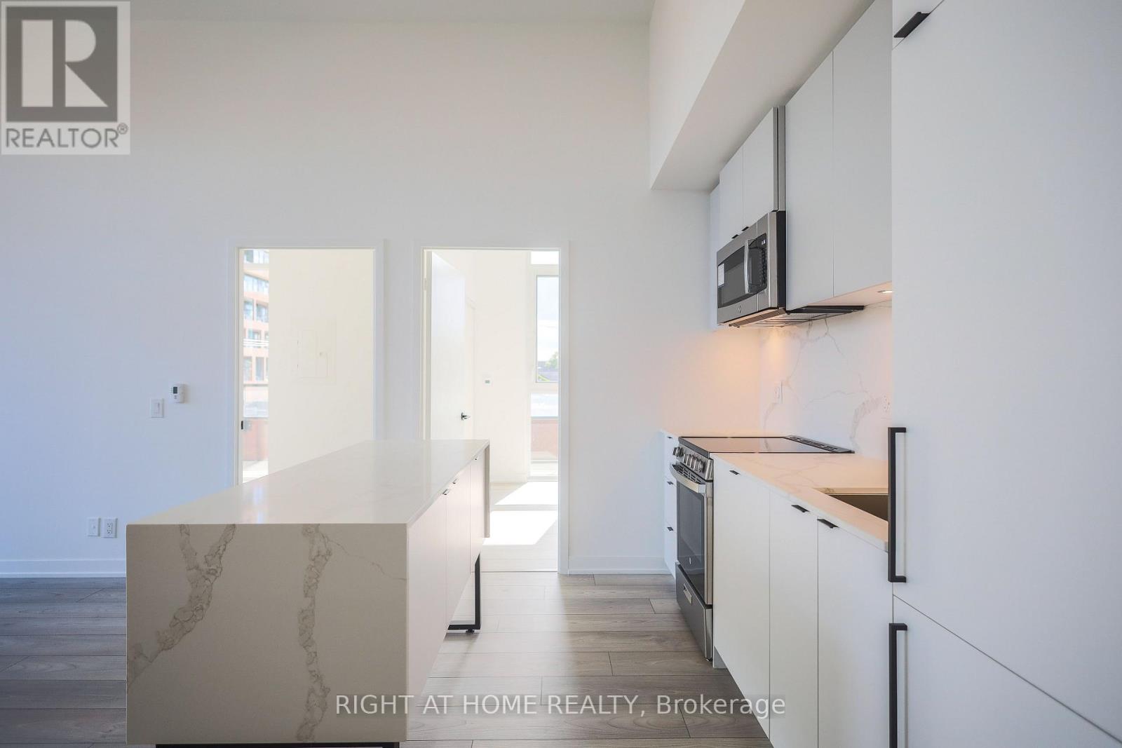 #220 285 DUFFERIN STREET - 14