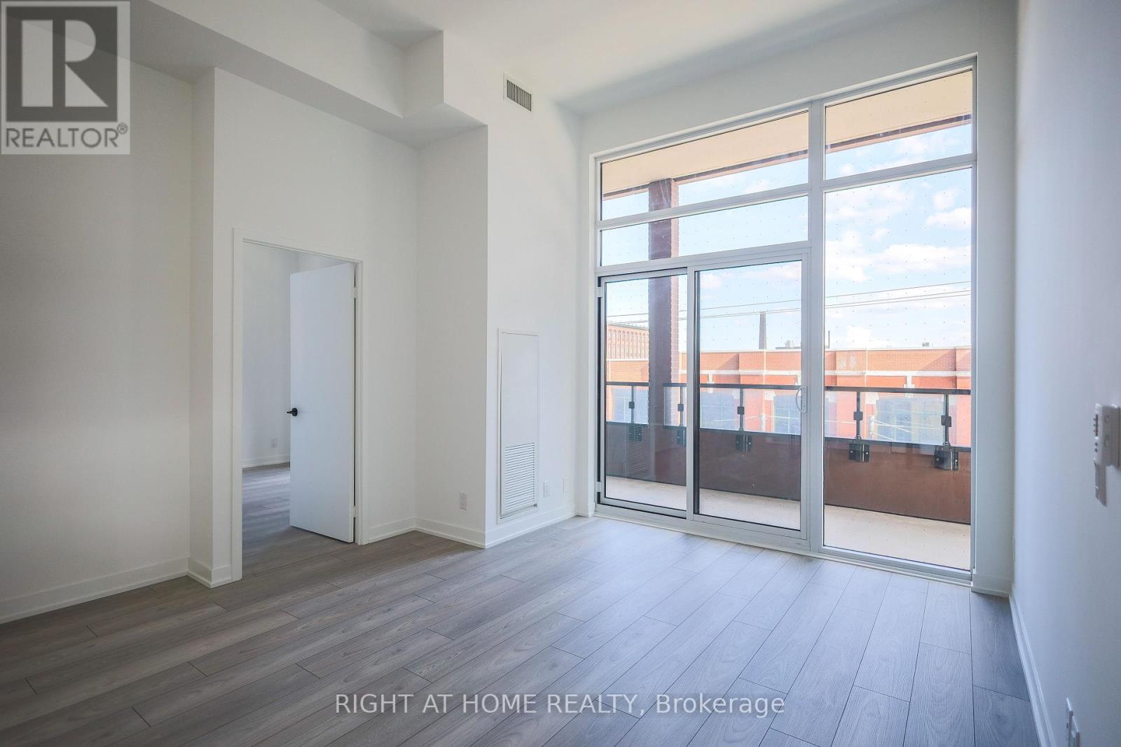 #220 285 DUFFERIN STREET - 17