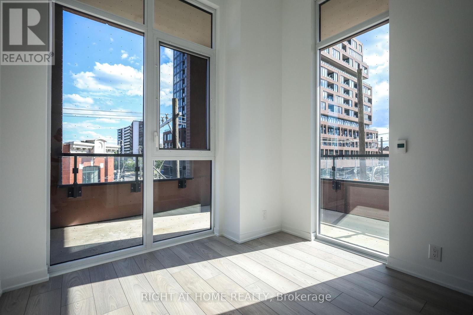 #220 285 DUFFERIN STREET - 24