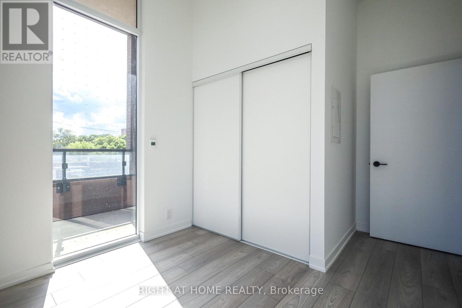 #220 285 DUFFERIN STREET - 25