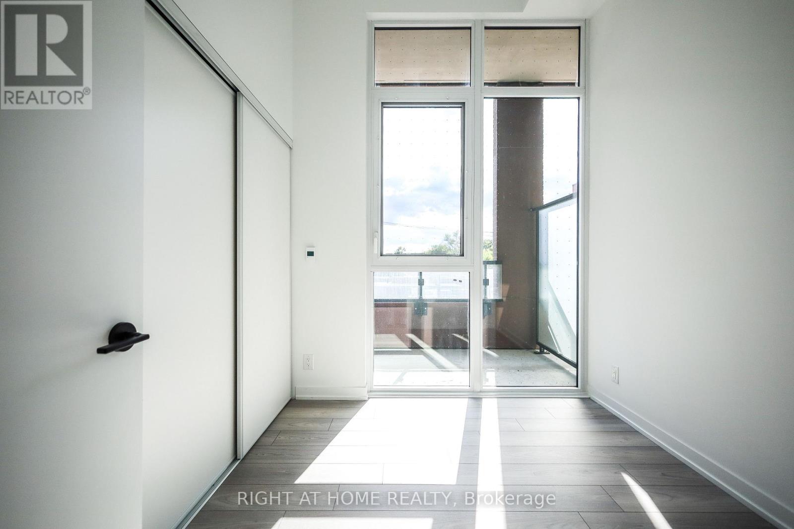 #220 285 DUFFERIN STREET - 26