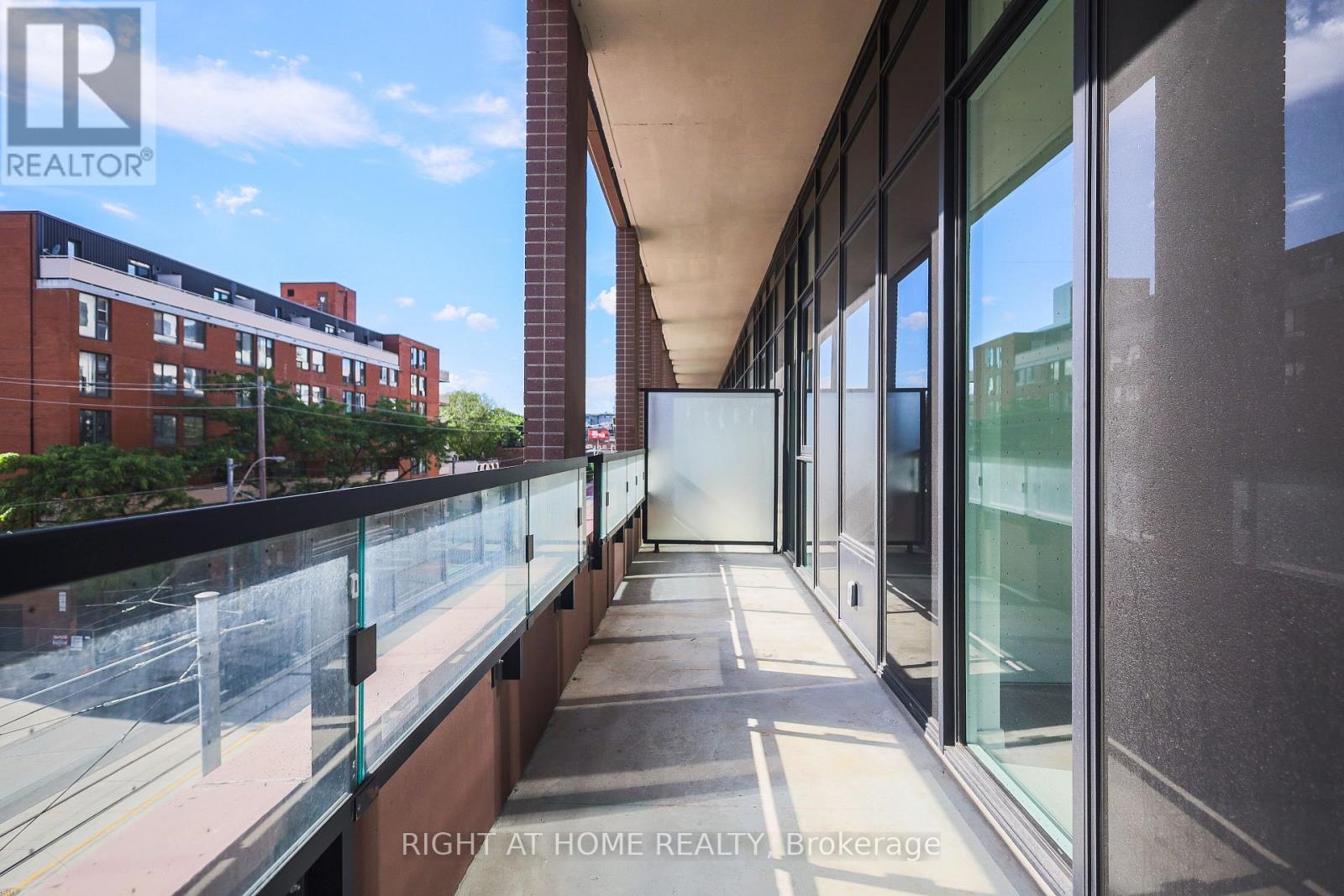 #220 285 DUFFERIN STREET - 29