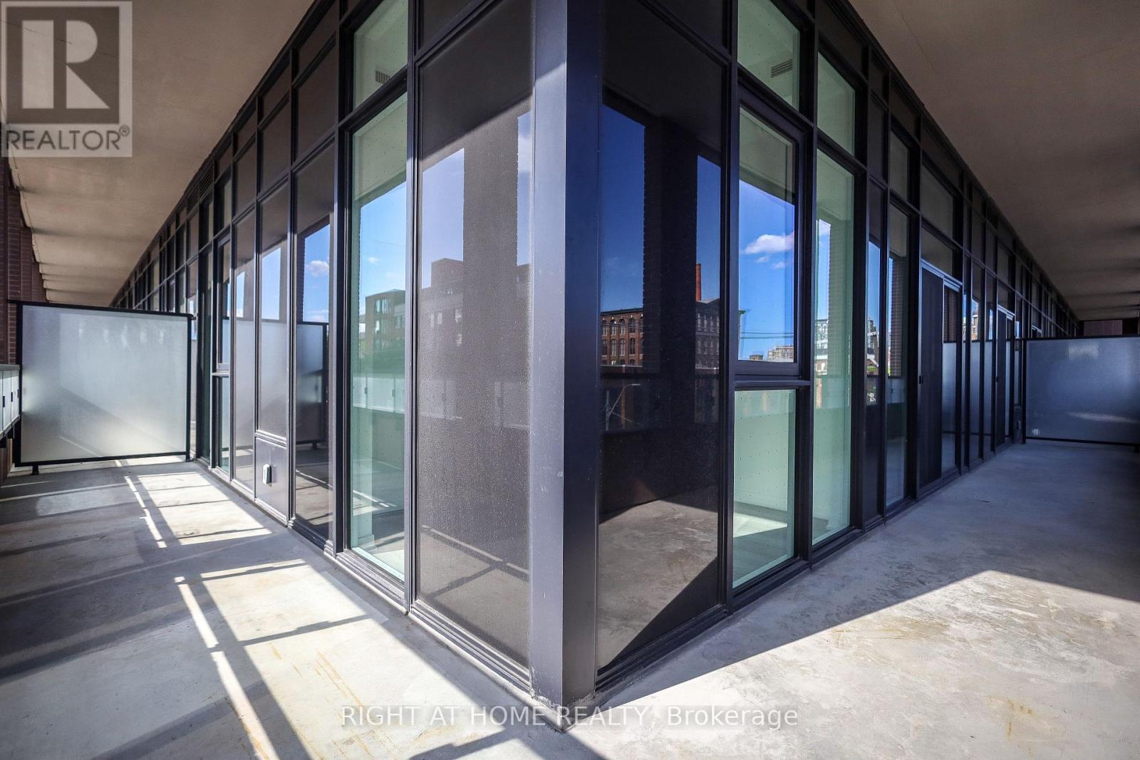 #220 285 DUFFERIN STREET - 30