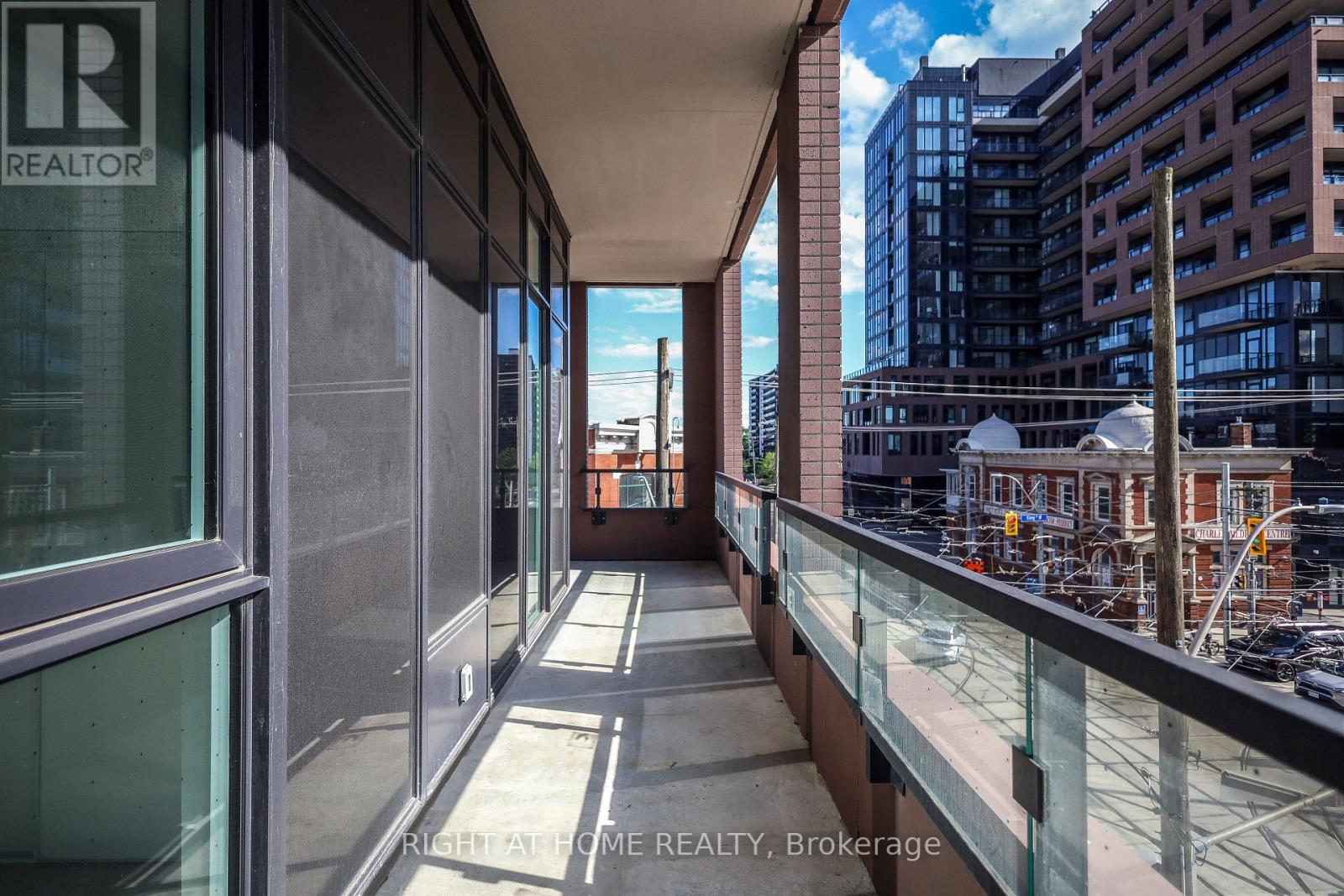 #220 285 DUFFERIN STREET - 31