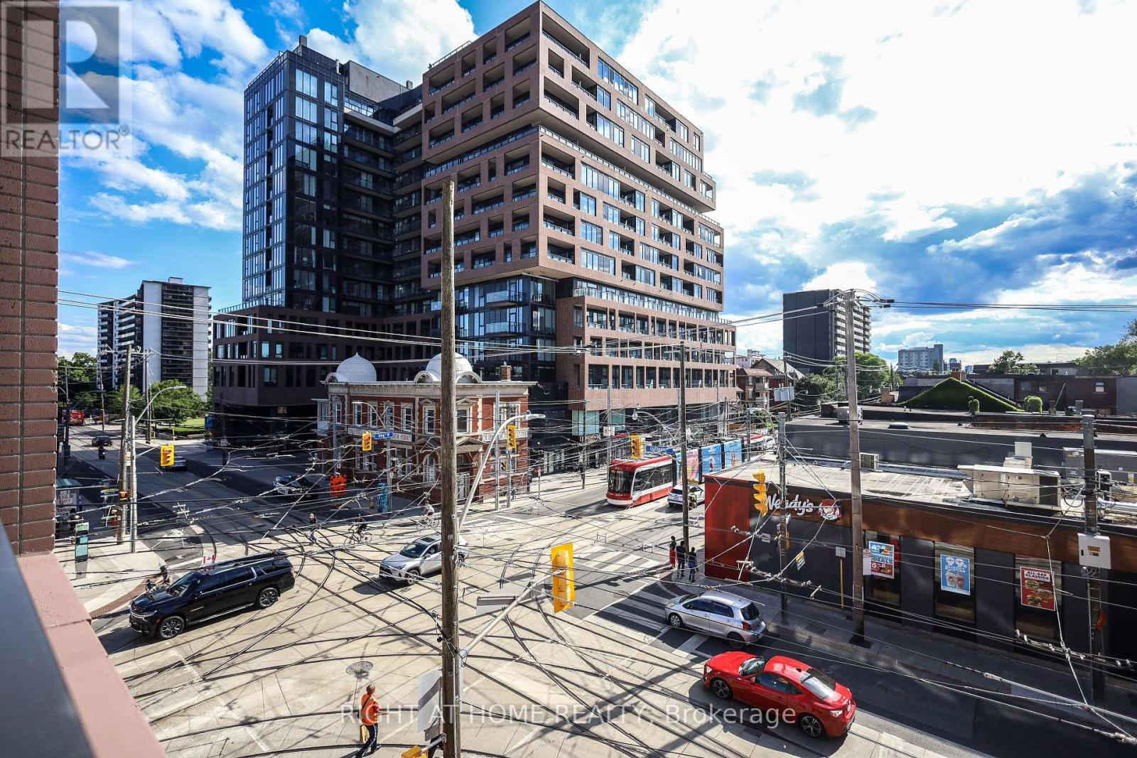 #220 285 DUFFERIN STREET - 32