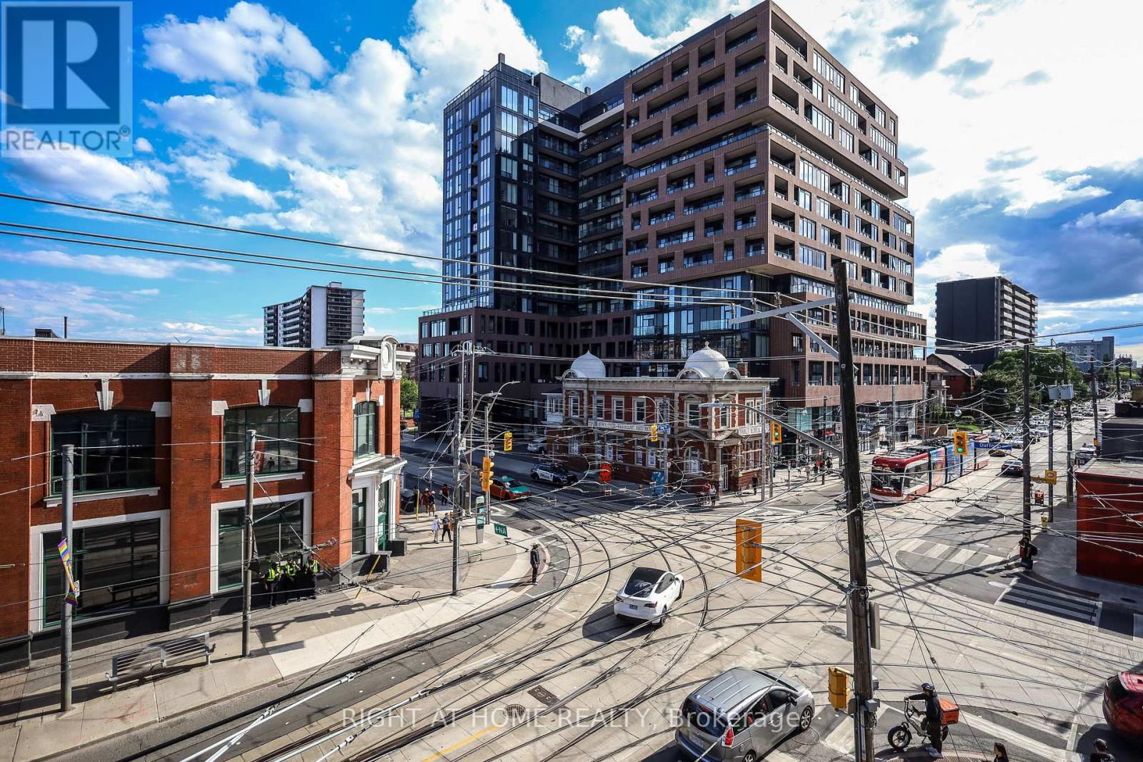#220 285 DUFFERIN STREET - 34