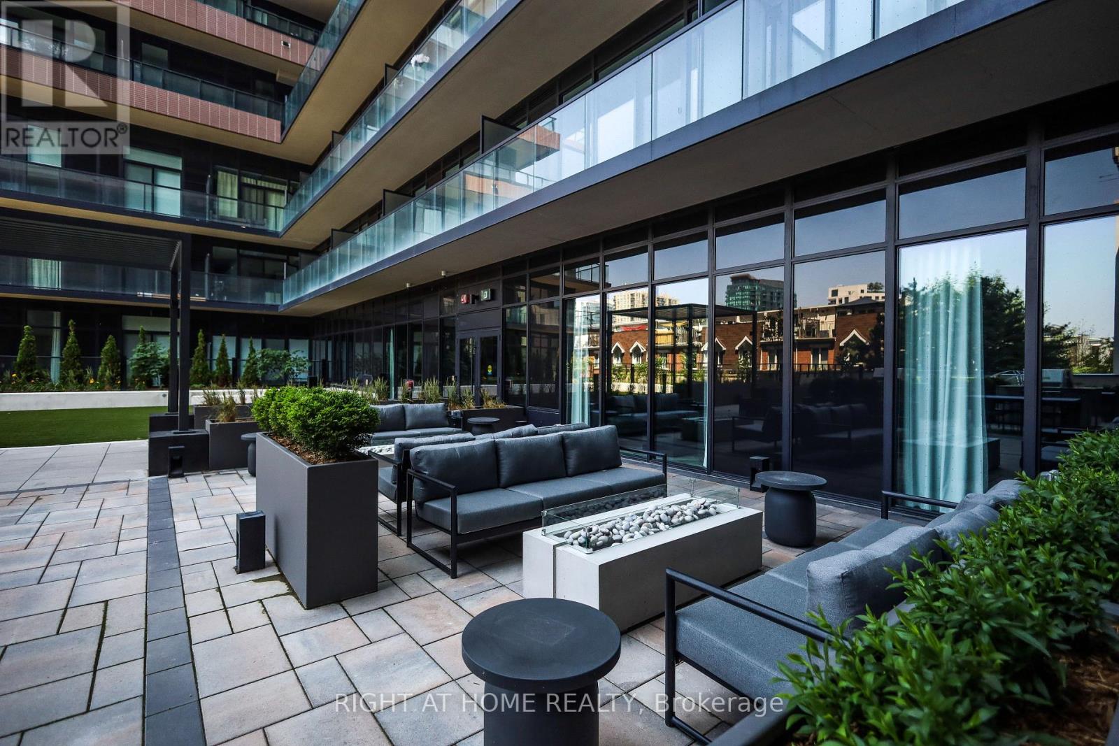 #220 285 DUFFERIN STREET - 45