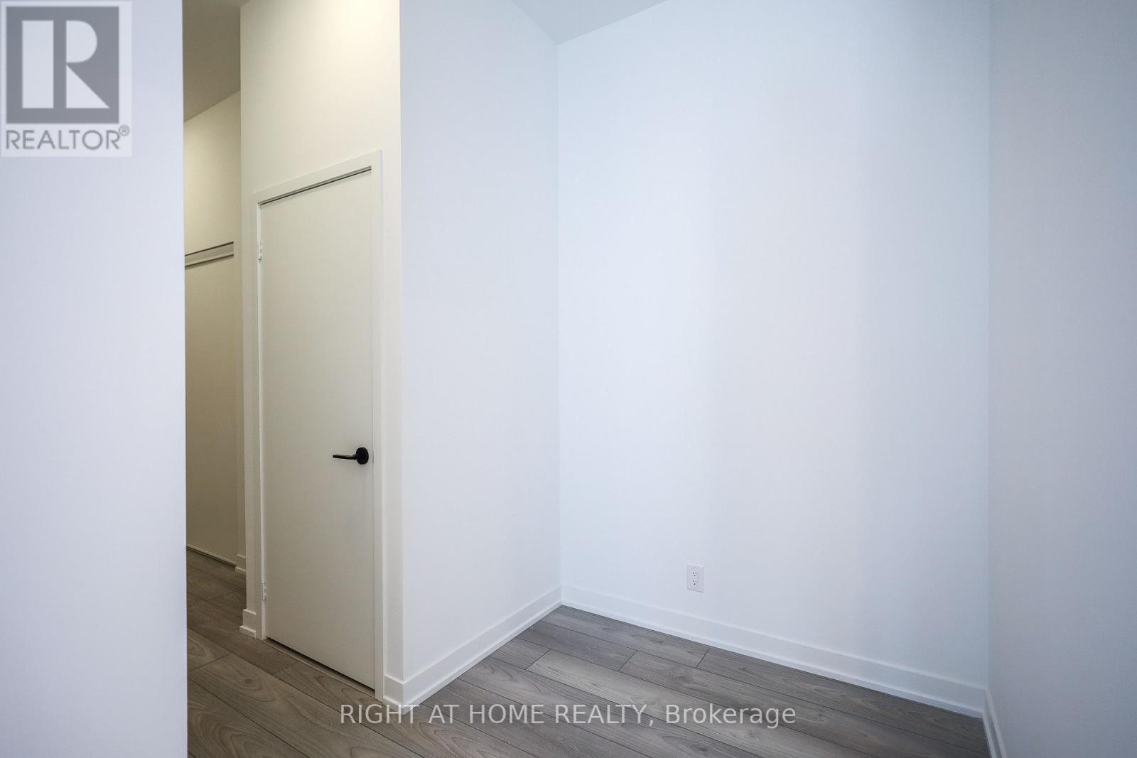 #220 285 DUFFERIN STREET - 8