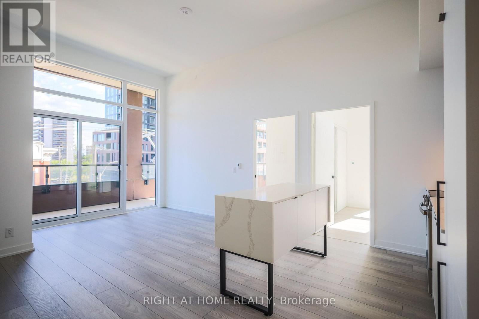 #220 285 DUFFERIN STREET - 9