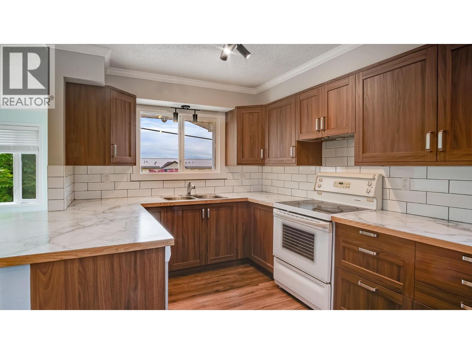 1828 Hurl Street - 10