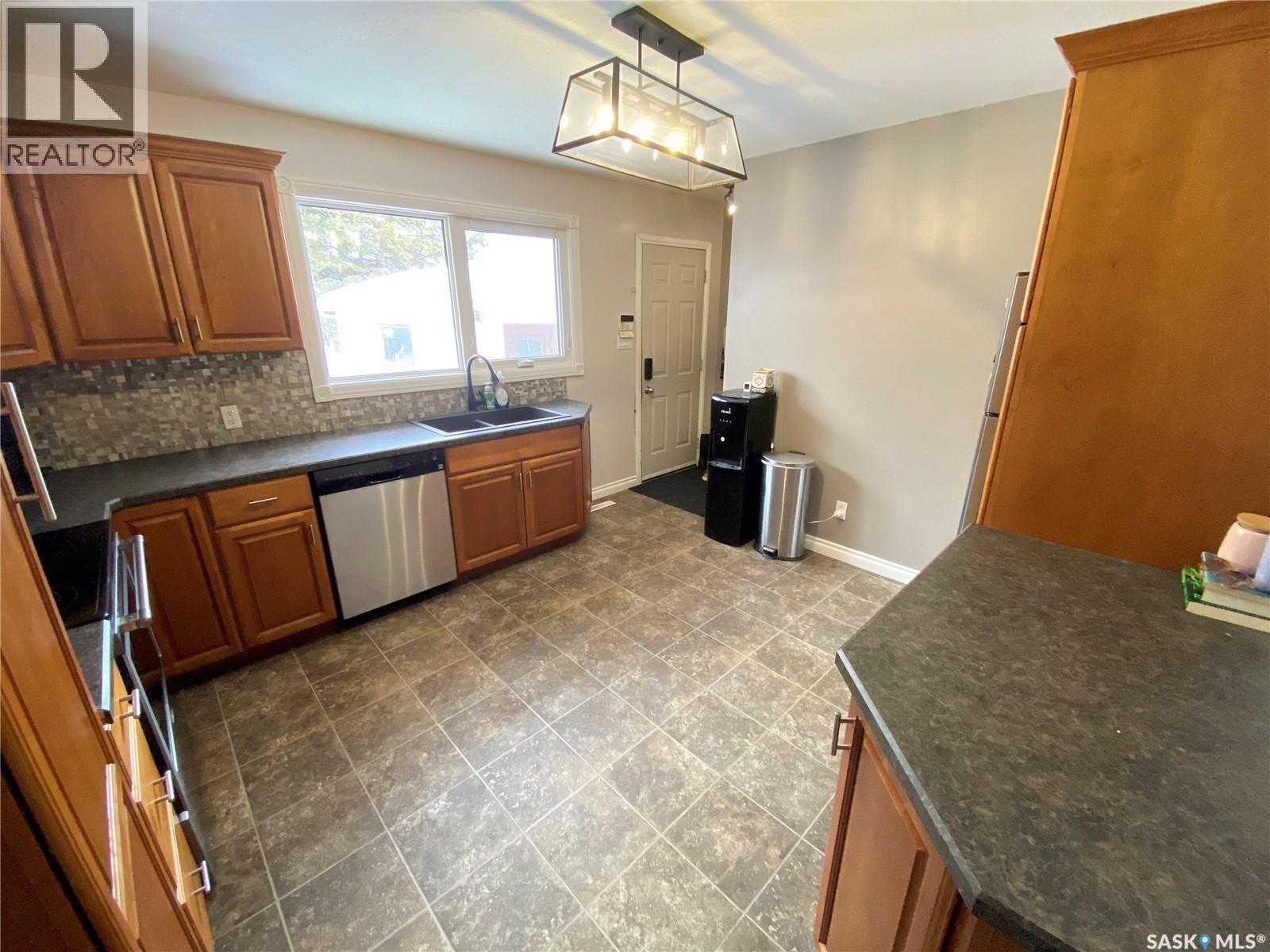 65 Irwin AVENUE - photo 3