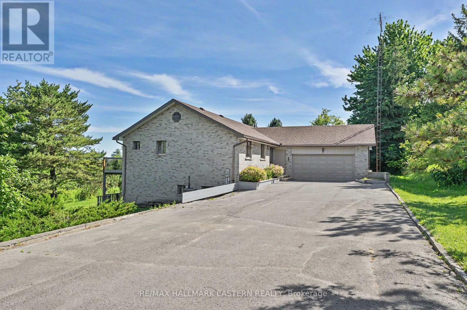 473 SUNSET CRESCENT - 2