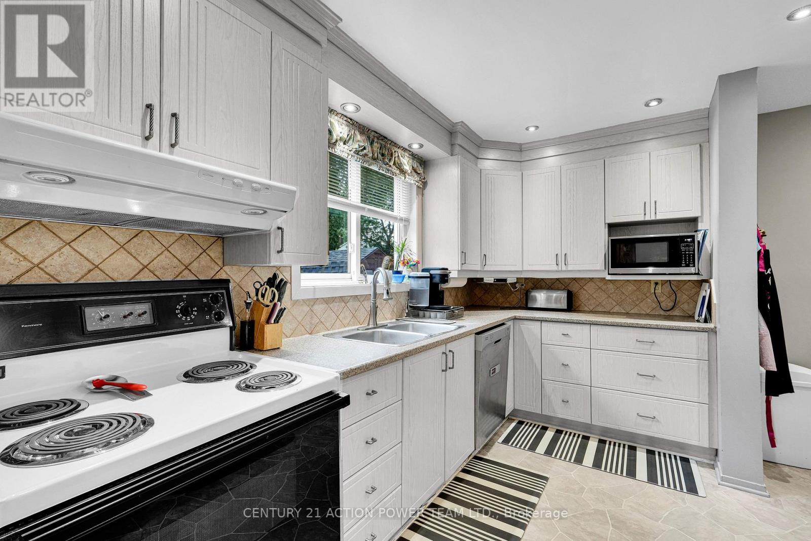 1810 SIMARD DRIVE - 12
