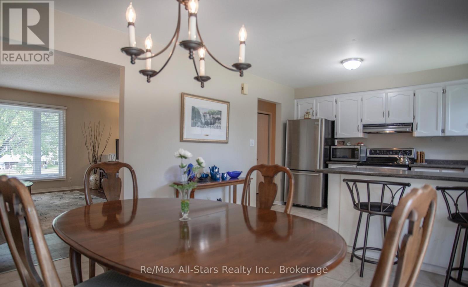 39 APPLEWOOD CRESCENT - 10