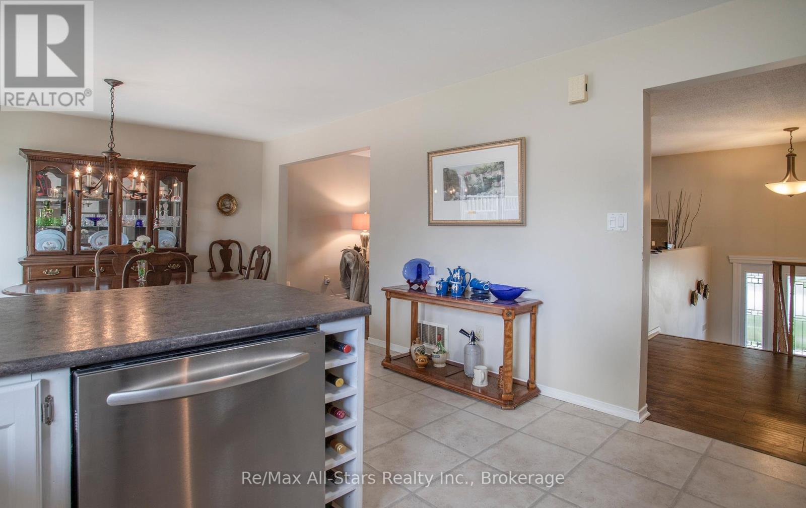 39 APPLEWOOD CRESCENT - 15