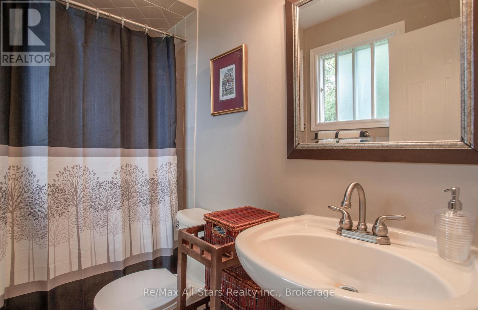 39 APPLEWOOD CRESCENT - 16
