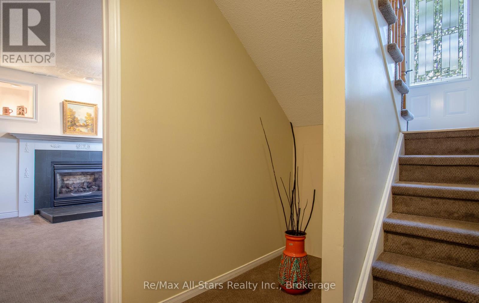 39 APPLEWOOD CRESCENT - 19