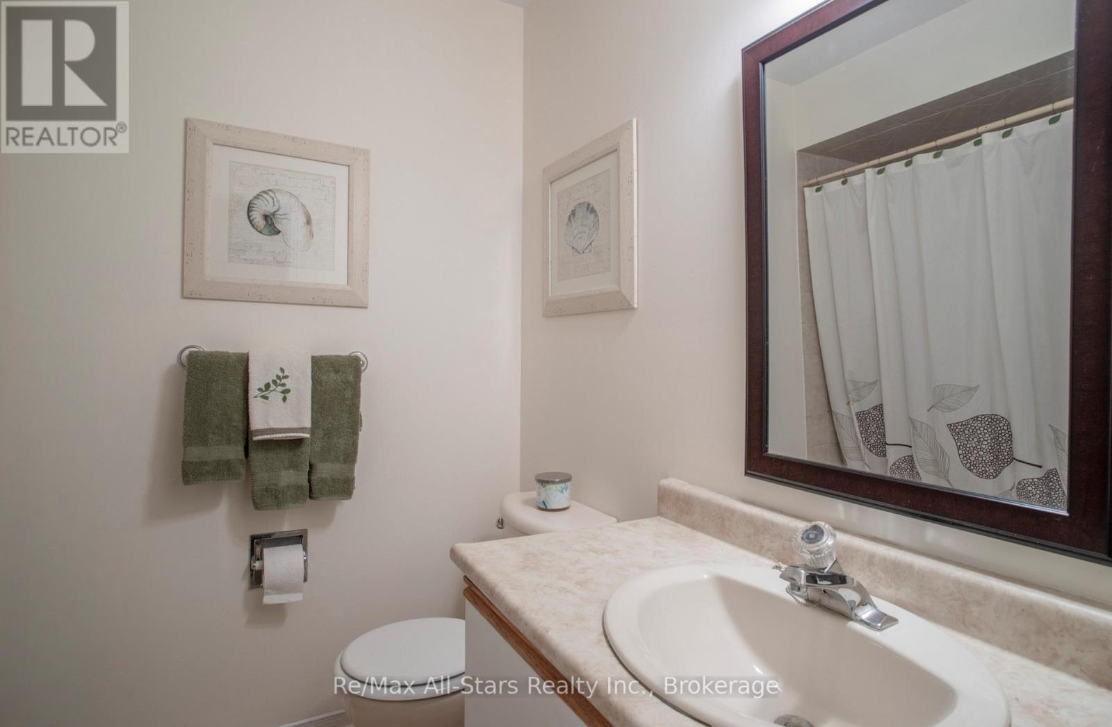39 APPLEWOOD CRESCENT - 21