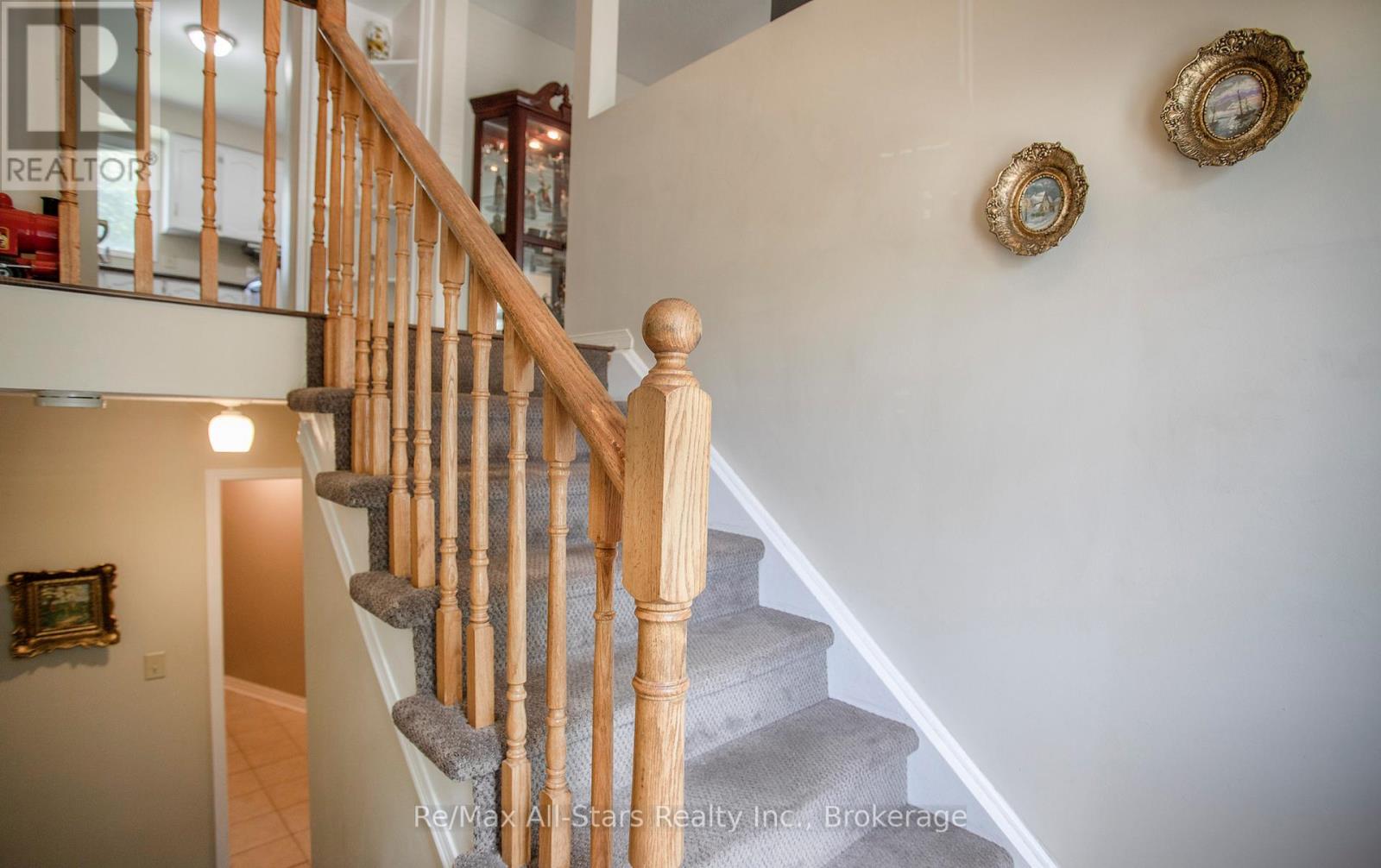 39 APPLEWOOD CRESCENT - 3
