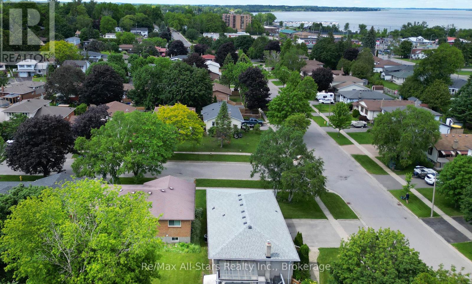 39 APPLEWOOD CRESCENT - 39