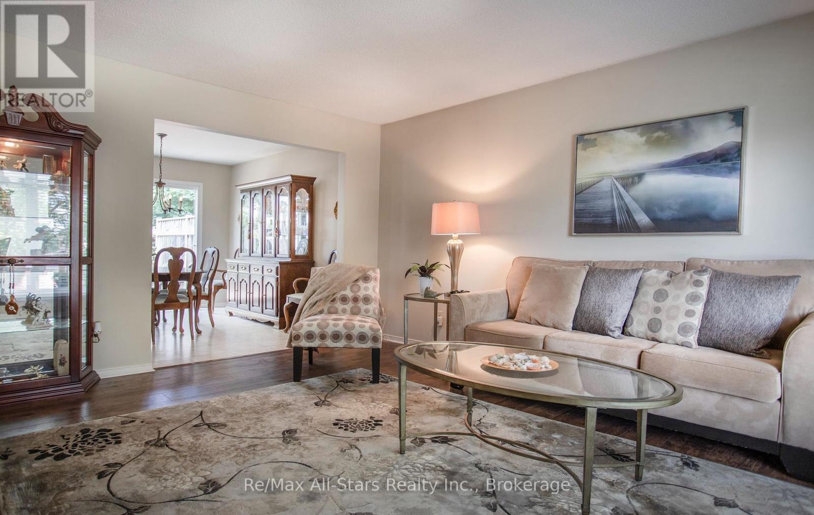 39 APPLEWOOD CRESCENT - 8